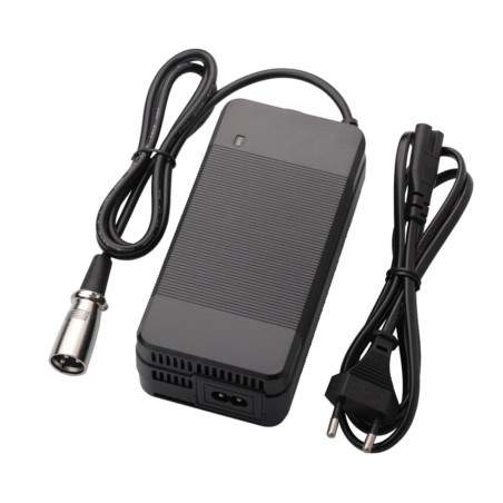 54.6V 4A töltő elektromos kerékpárhoz vagy elektromos rollerhez - 219W teljesítmény  - 1 54.6V 4A töltő elektromos kerékpárhoz v
