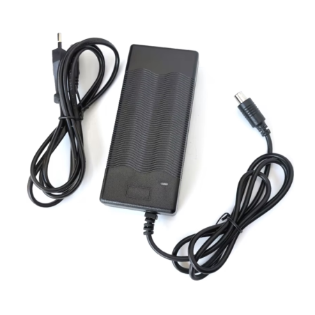 Zaryadnyy prystriy dlya vnutrishnʹoho akumulyatora elektrosamokata Navee V40  - 1 Zaryadnyy prystriy dlya vnutrishnʹoho akumulya